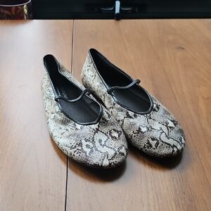 Jeffrey Campbell Snakeskin Patterned Flats
